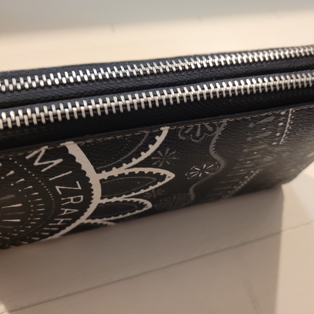 Isaac Mizrahi Black and White Patterned Wallet Wristlet - Picture 5 of 12